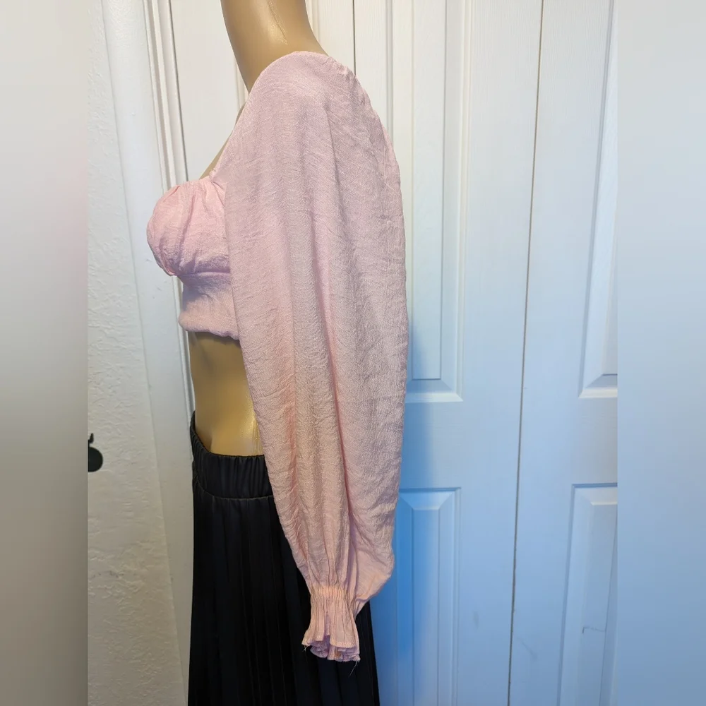 Princess Polly Puffy Sleeved Crop Top with Open Back Size 4.